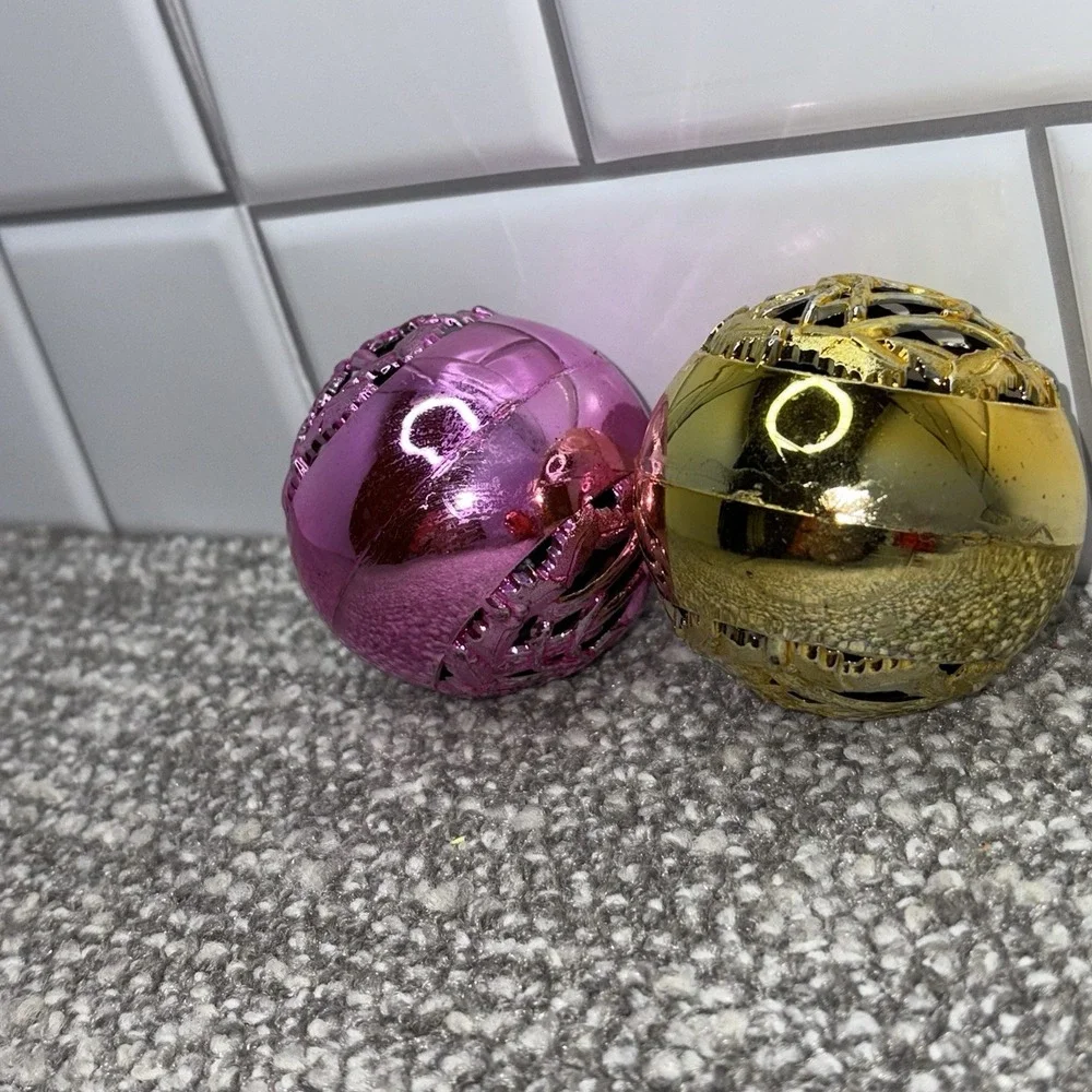 Bradford Christmas Ornaments Vintage Plastic 4 Balls Filagree Deer‎ Merry